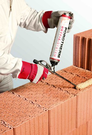 Aplikacja zaprawy Porotherm Dryfix