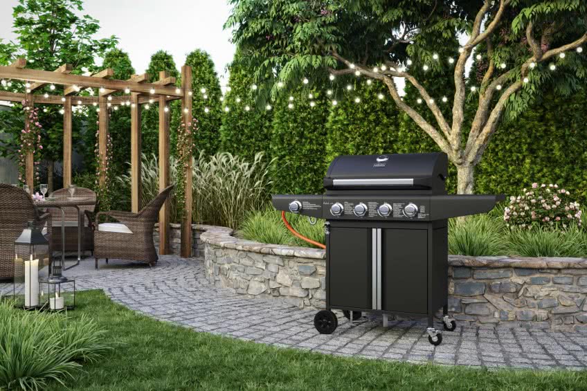 Grill gazowy w ogrodzie