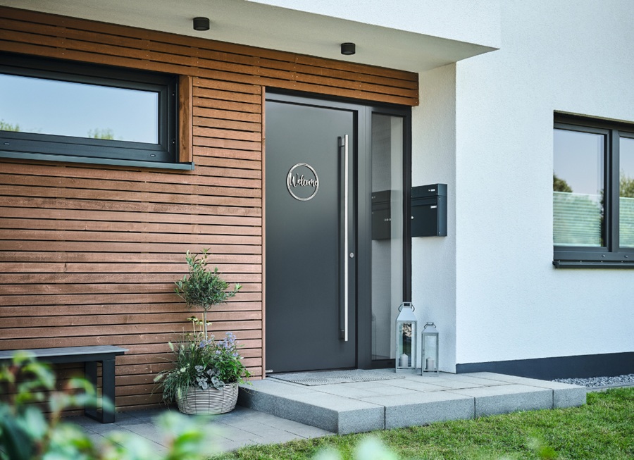 Elegancka elewacja z drzwiami Thermo65