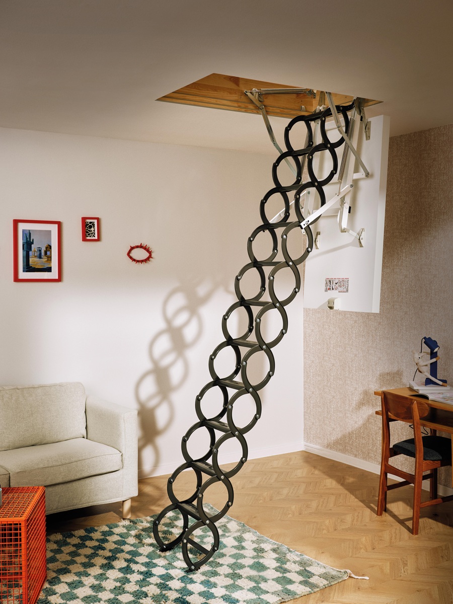 rozłożone schody nożycowe